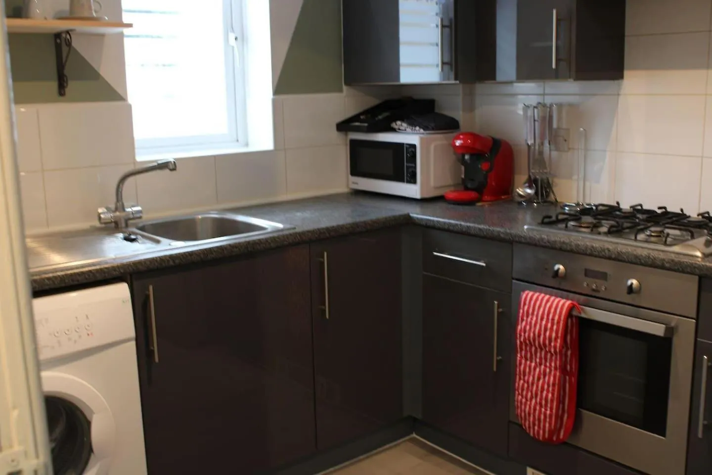 Stunning 2-Bed Ground Floor Apartment In 罗姆福特