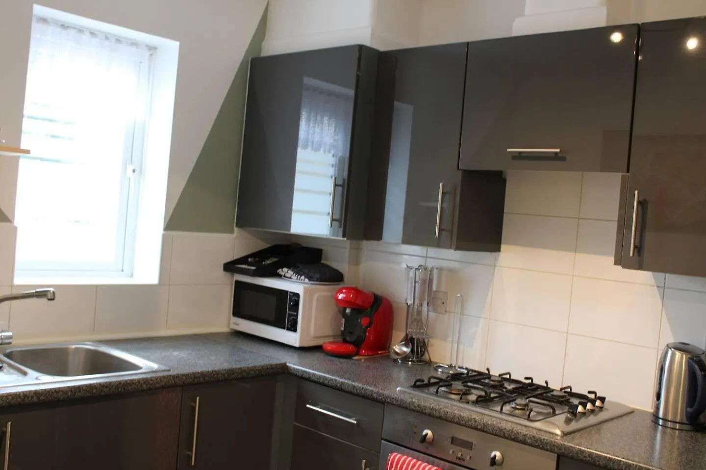 Stunning 2-Bed Ground Floor Apartment In 罗姆福特