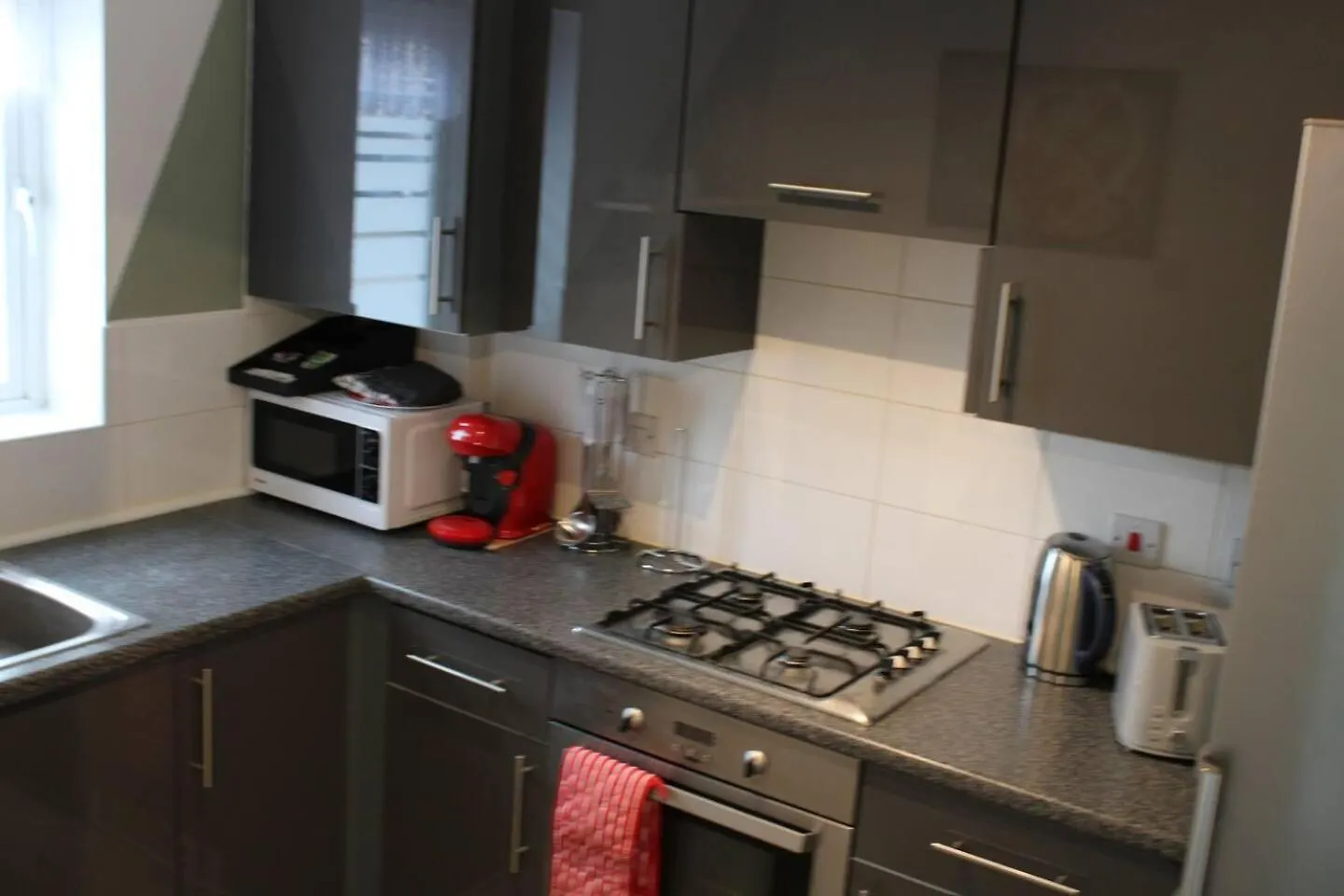 Stunning 2-Bed Ground Floor Apartment In 罗姆福特